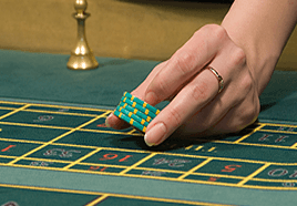 Placing a bet on the roulette table